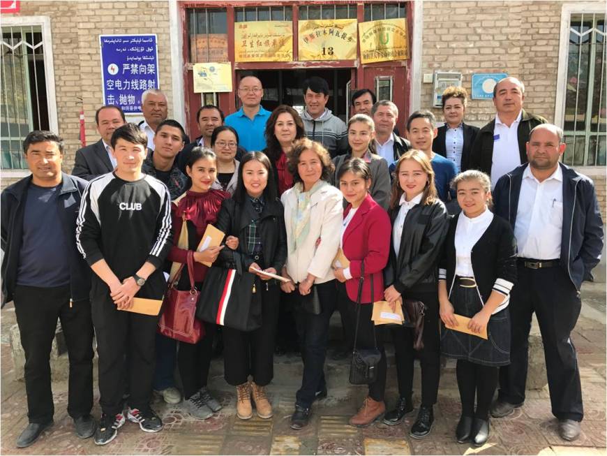 校领导关怀和田地区实习支教师生